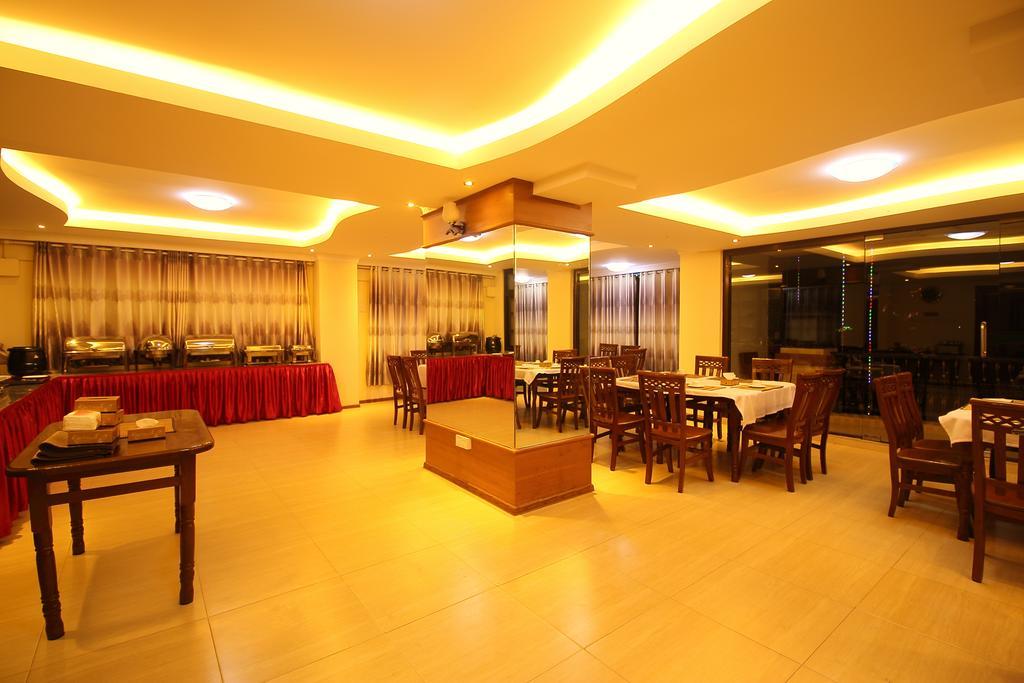 Hotel United Mandalay Exteriör bild