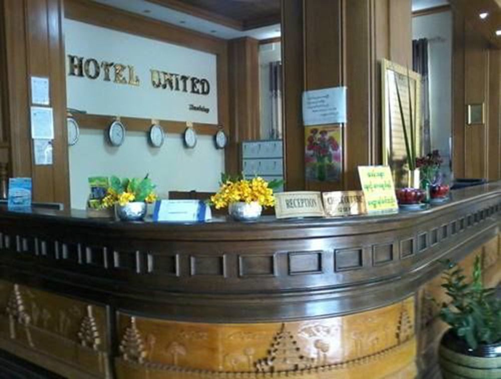 Hotel United Mandalay Exteriör bild