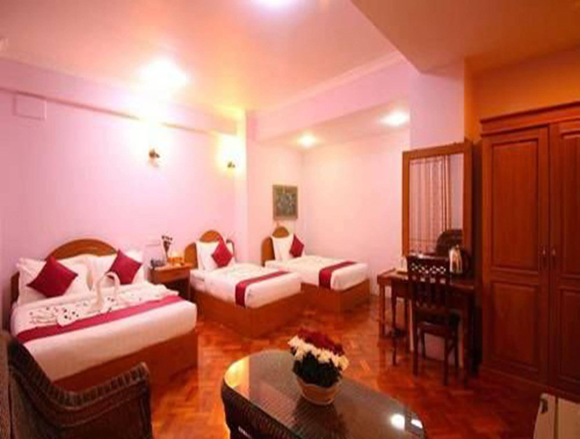 Hotel United Mandalay Exteriör bild