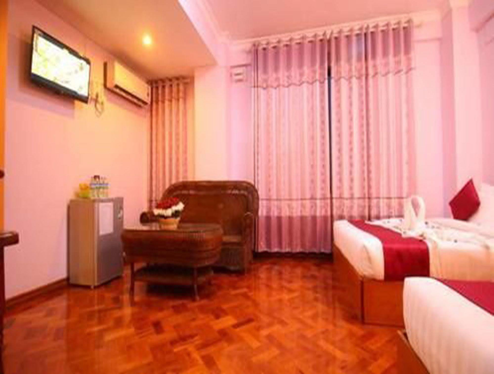 Hotel United Mandalay Exteriör bild