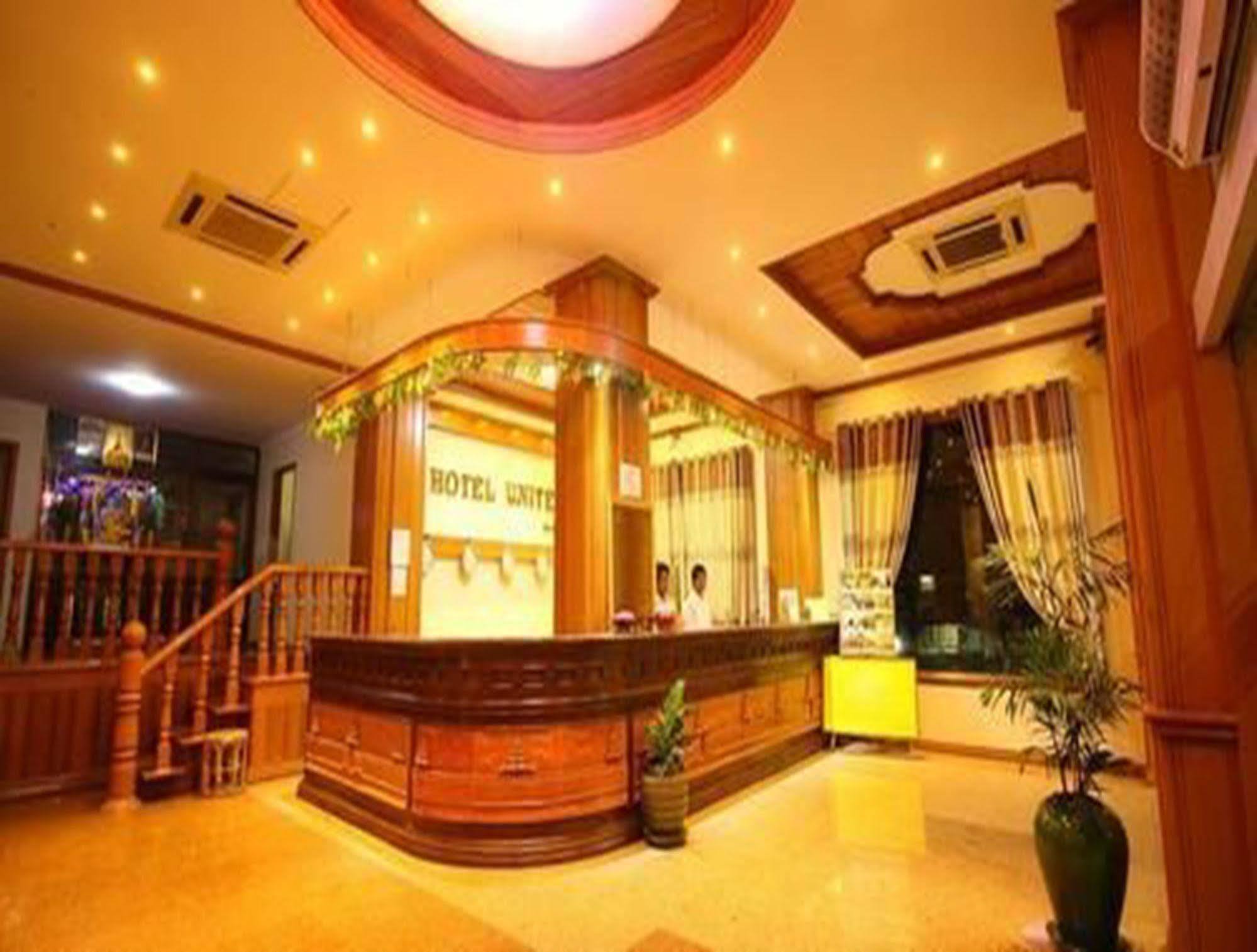 Hotel United Mandalay Exteriör bild