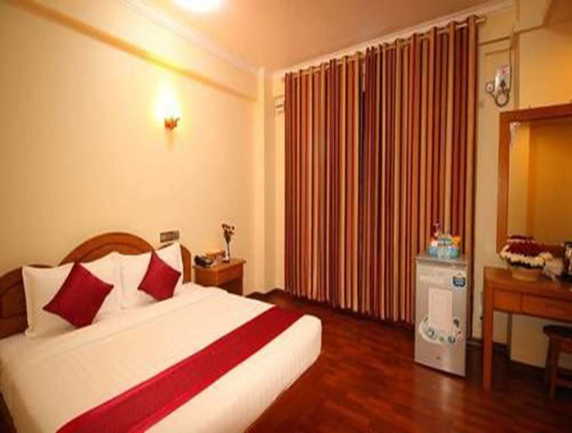 Hotel United Mandalay Exteriör bild