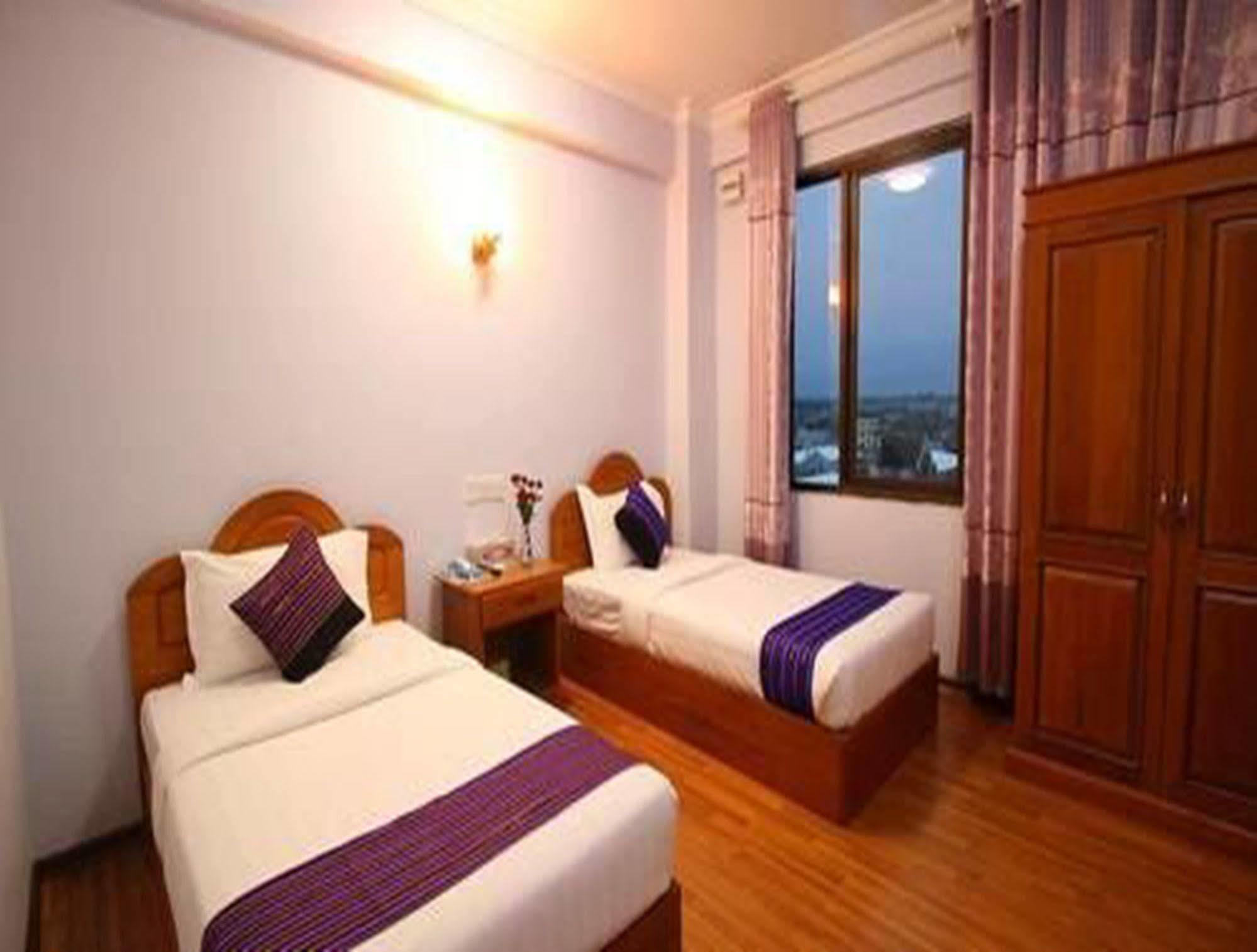 Hotel United Mandalay Exteriör bild